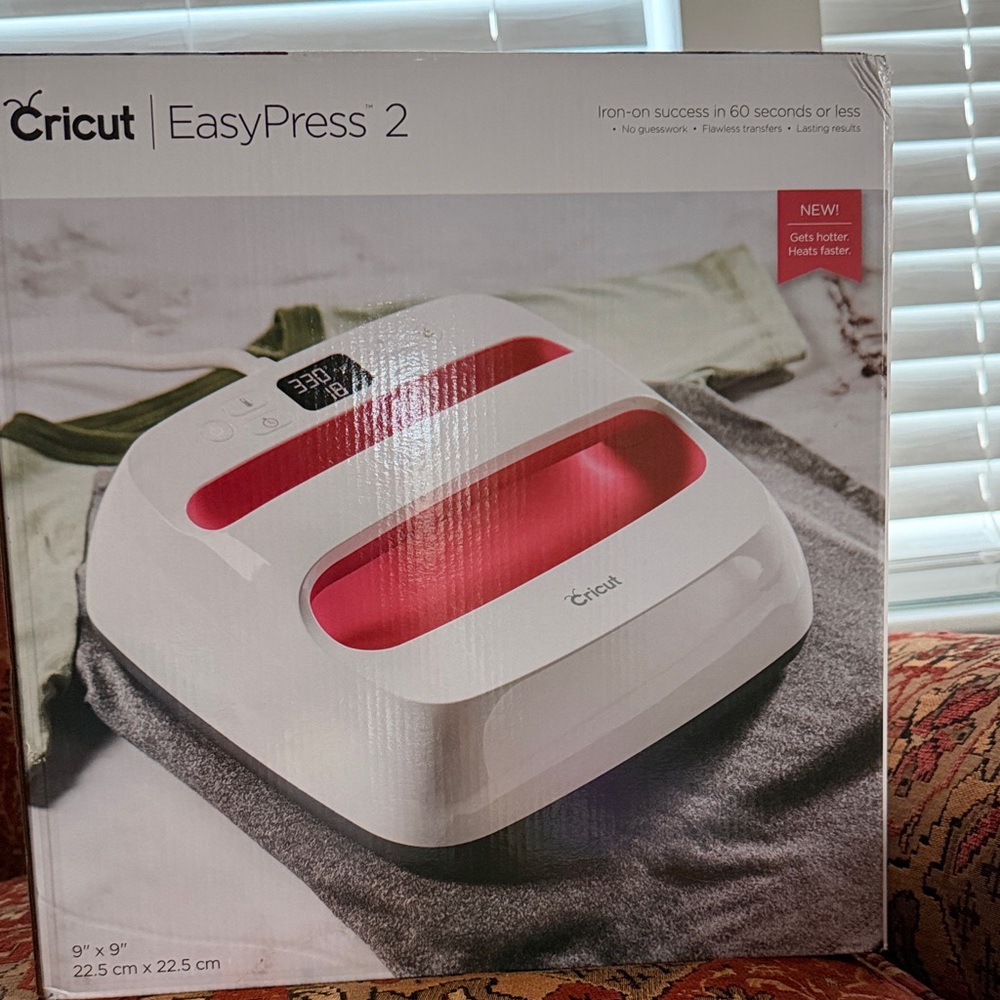 Cricut EasyPress 2 - White and Red Heat Press 9”x9”